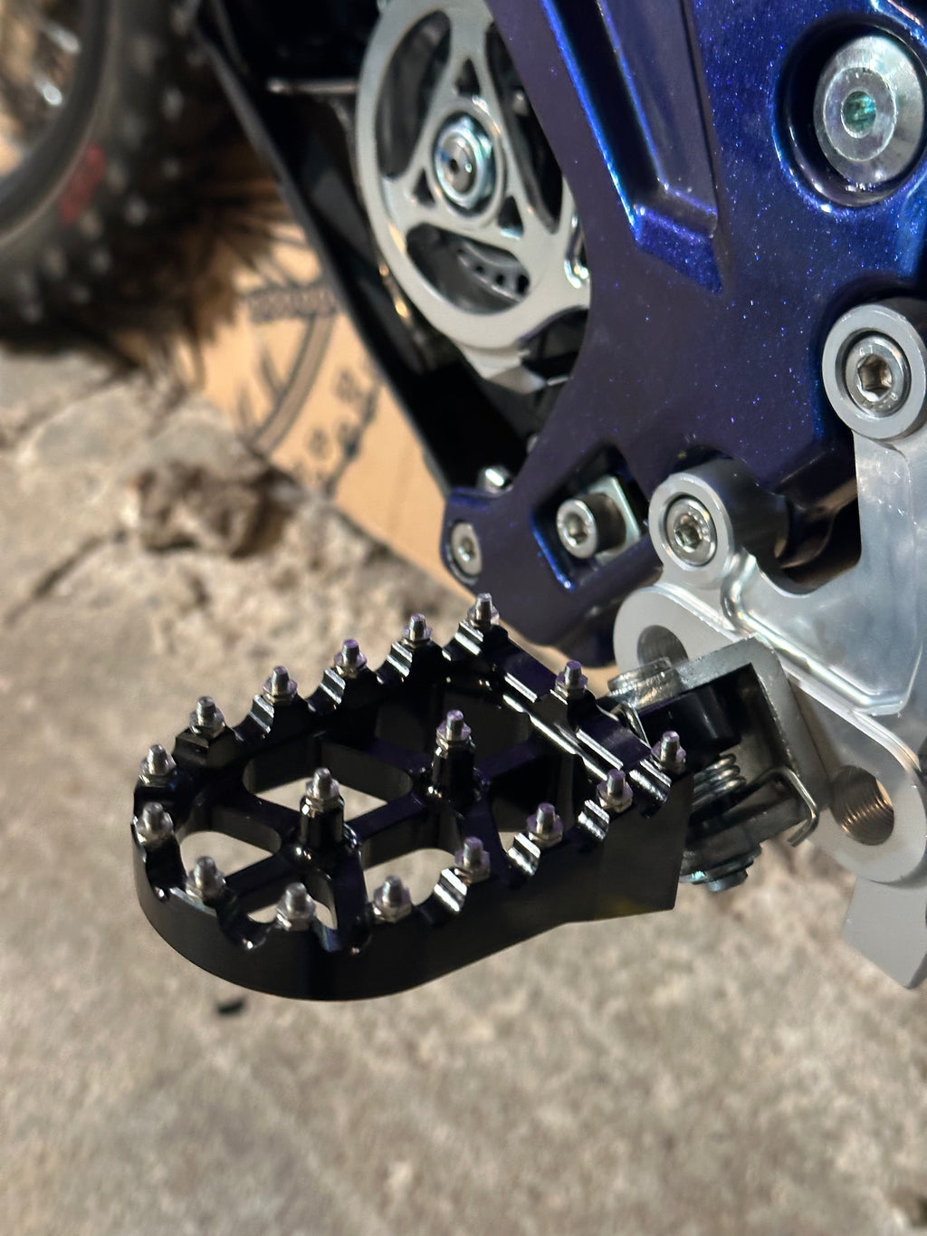 Emoto Foot Pegs