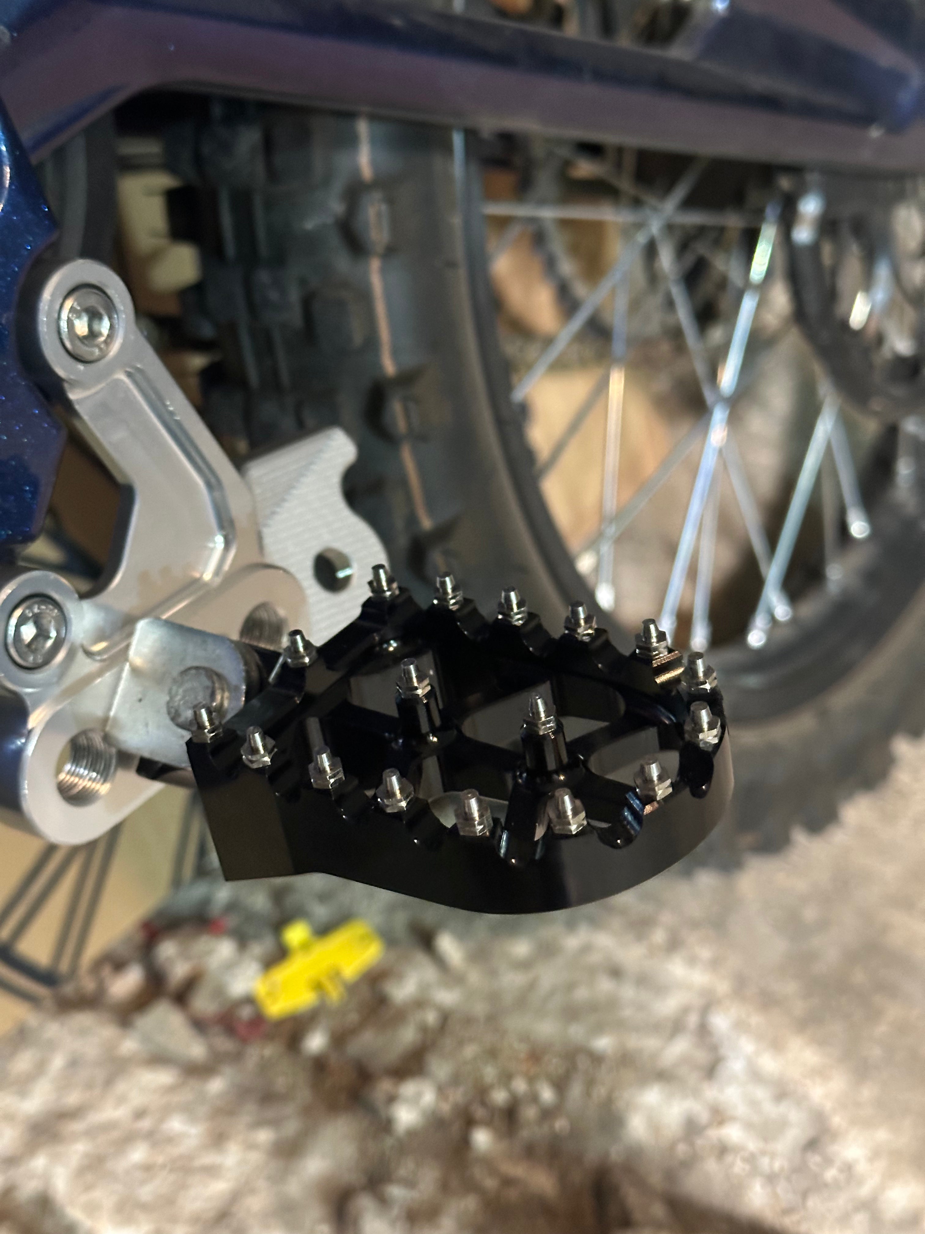 Emoto Foot Pegs
